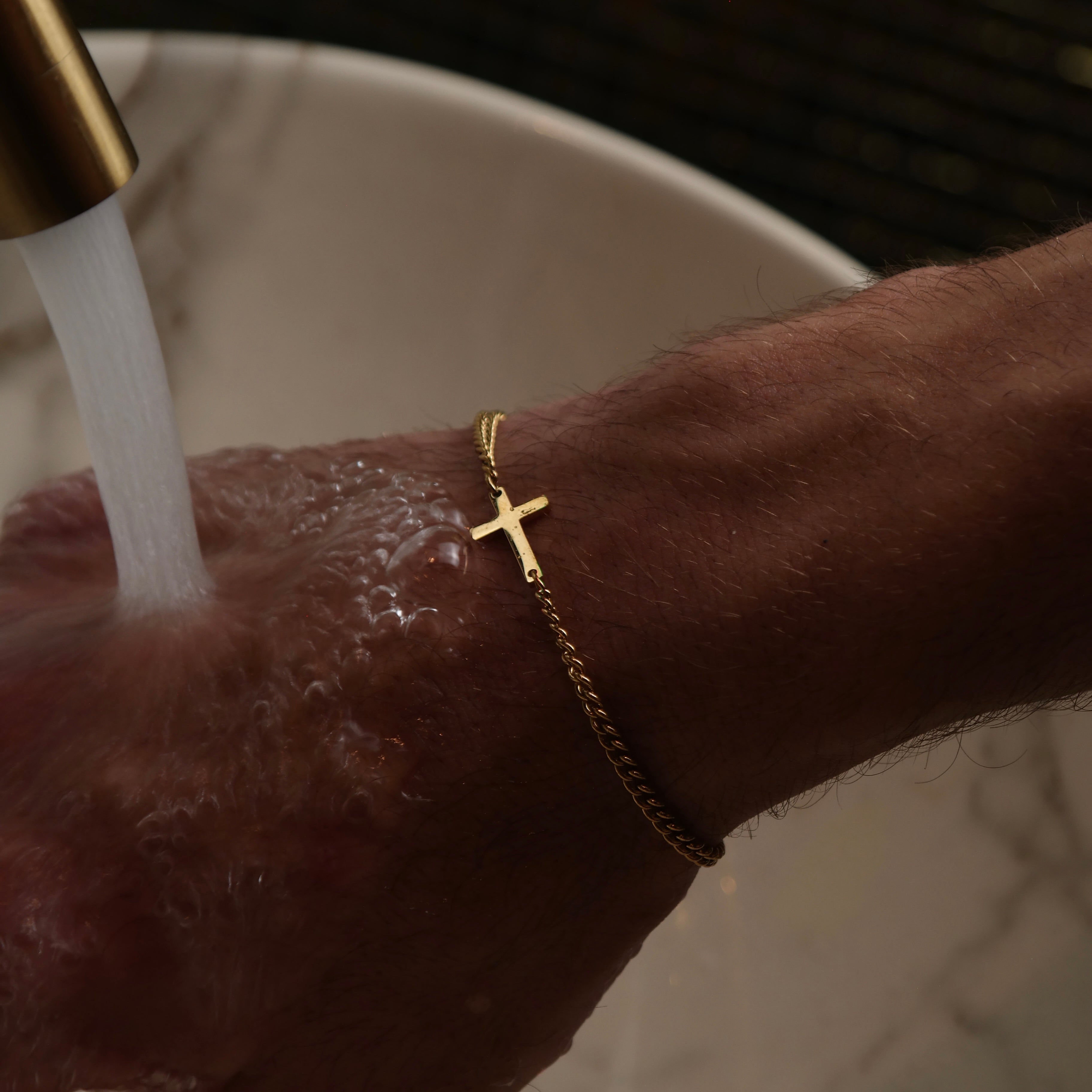 Cross Bracelet 2MM (gold)
