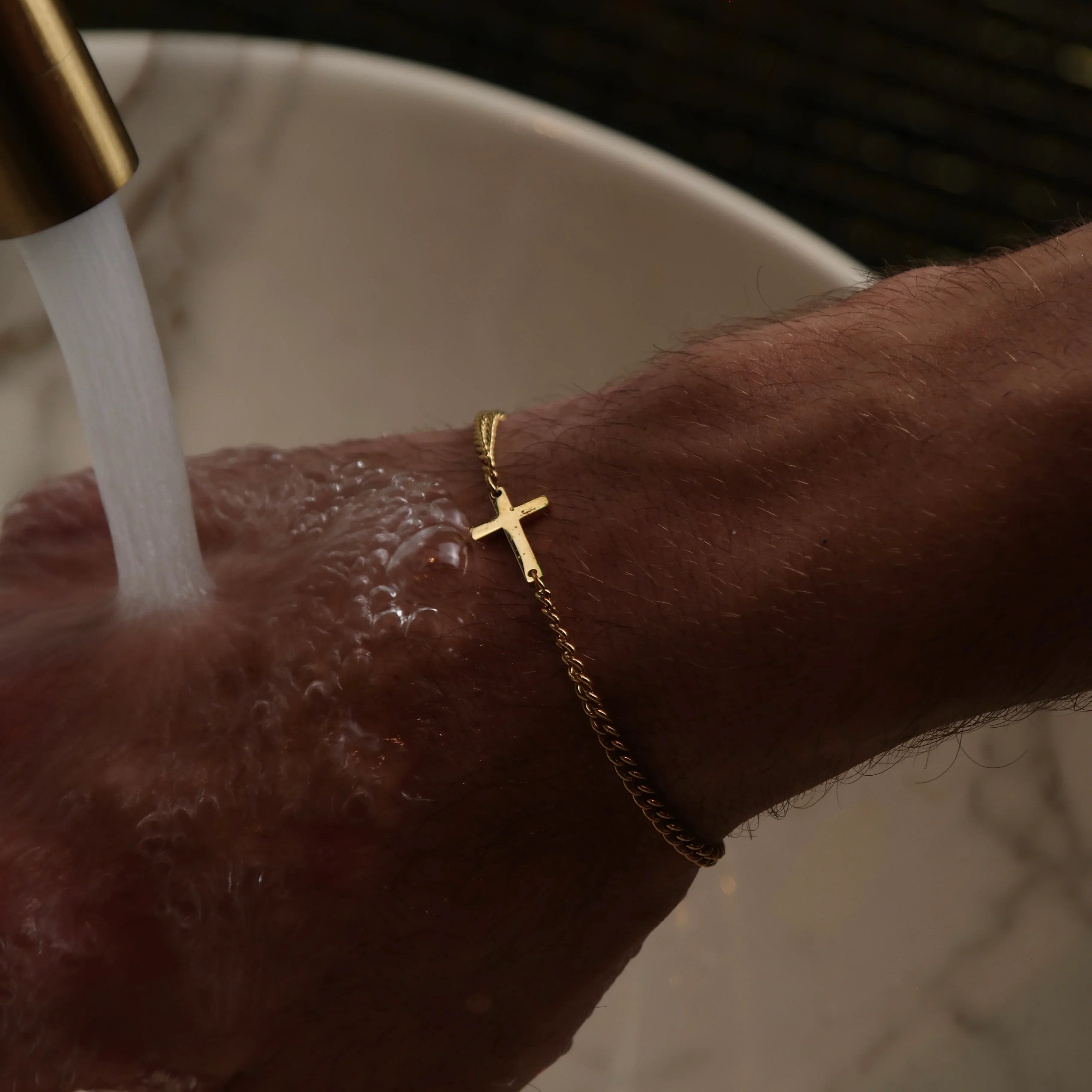 Cross Bracelet 2MM (gold)