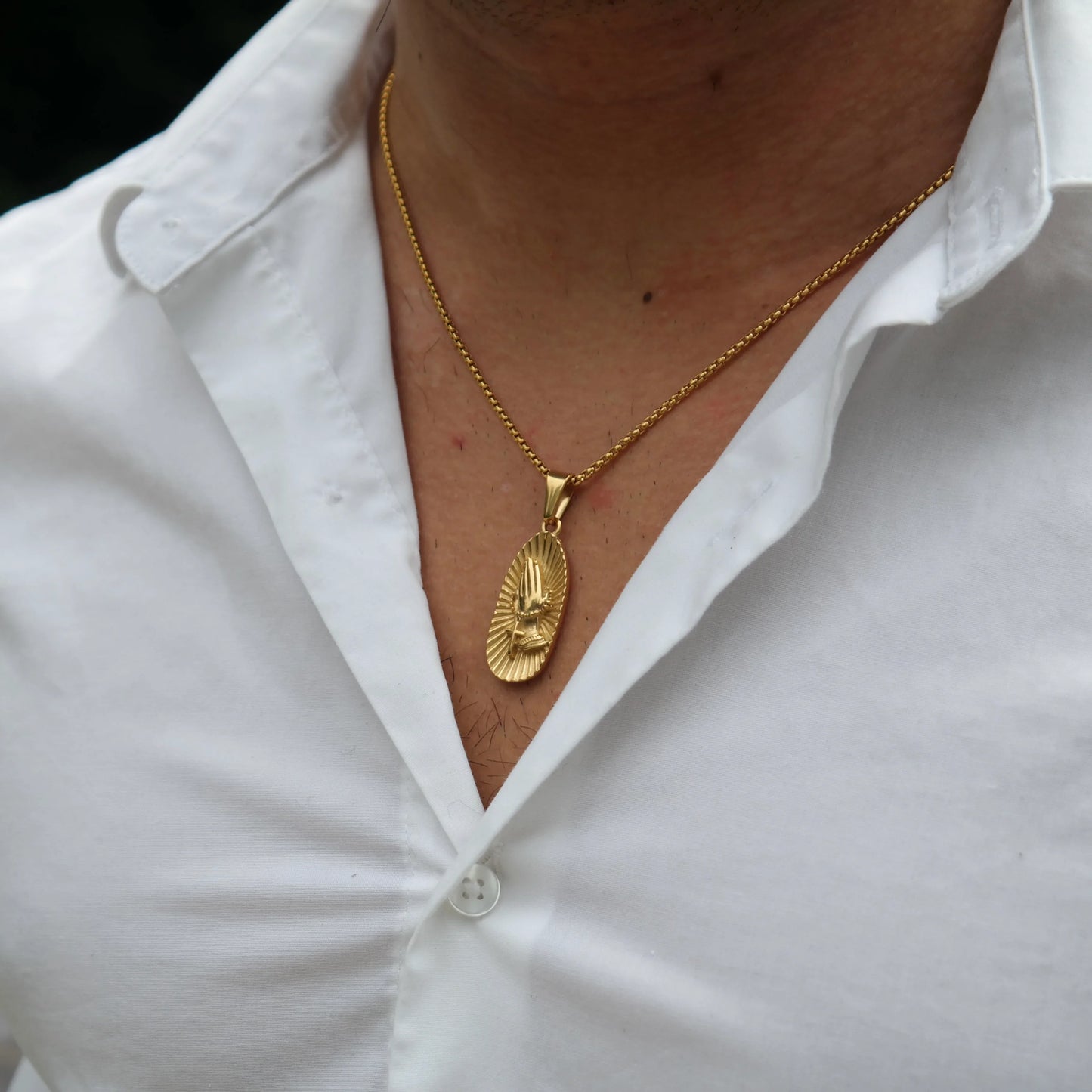 Anhänger mit betenden Händen (Gold)