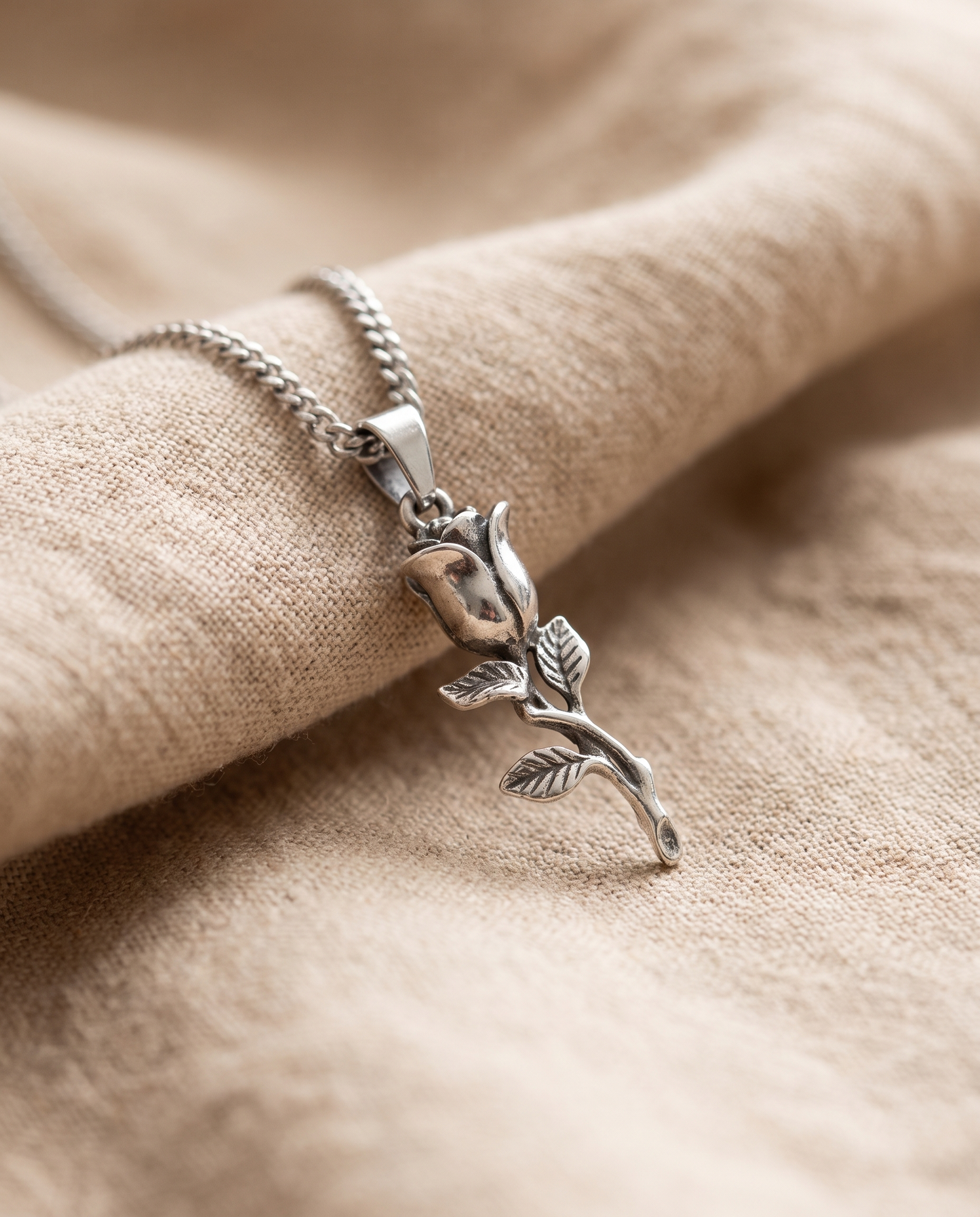 Rose Pendant Silver - Macro
