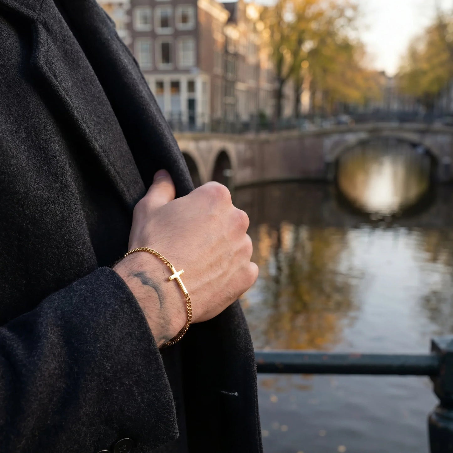 Kreuzarmband 2 mm (Gold)