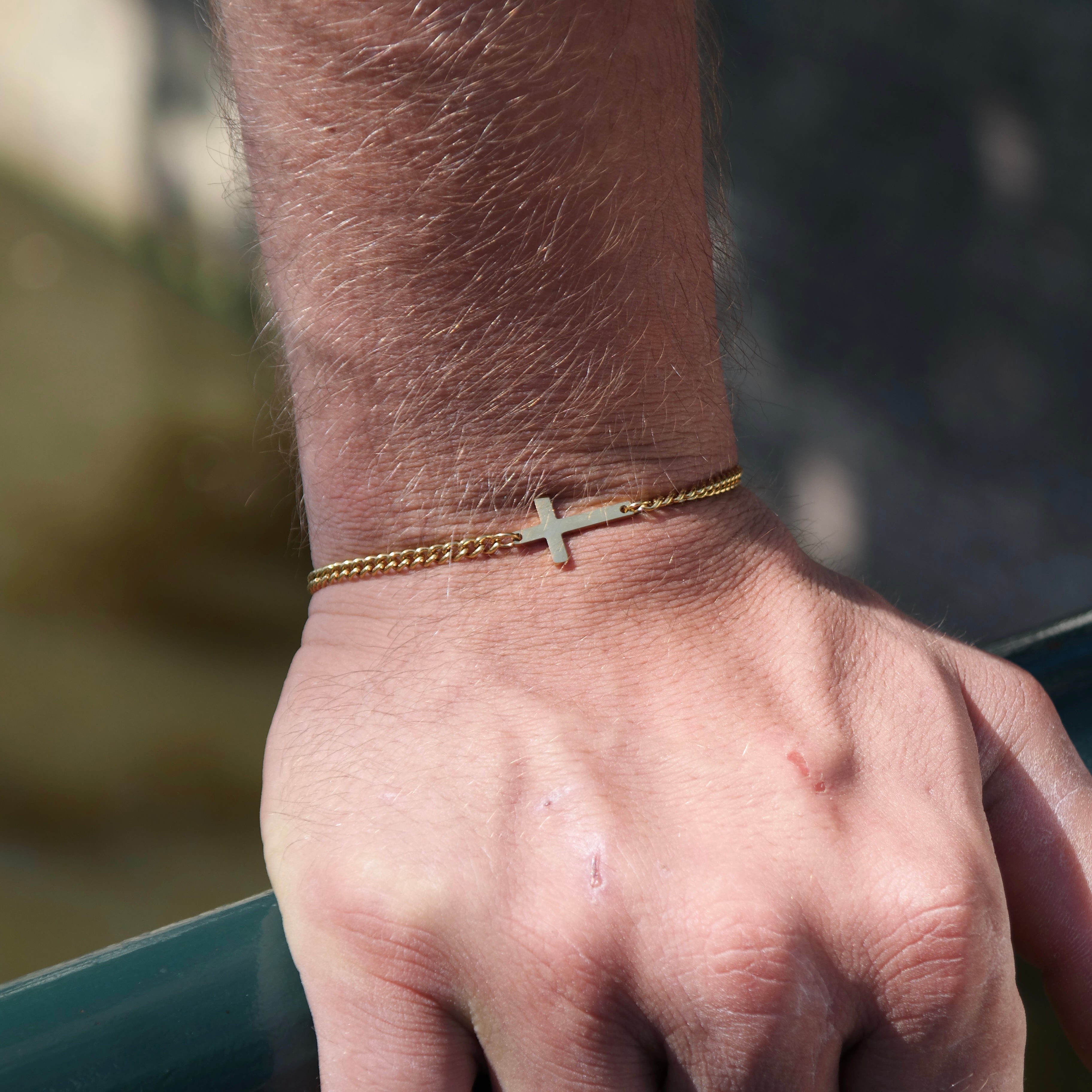 Cross Bracelet 2MM (gold)