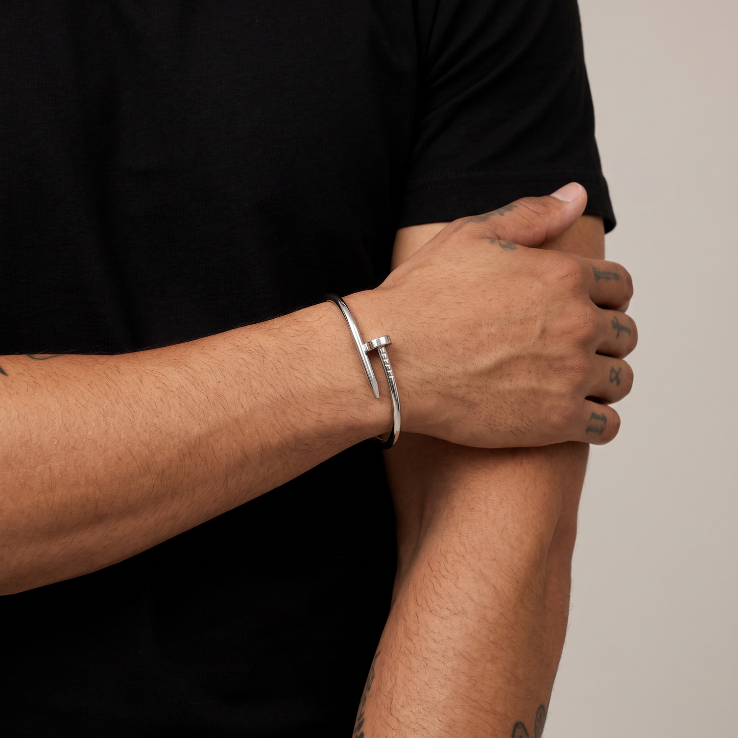 Signature Nail Armband zilver - gedragen