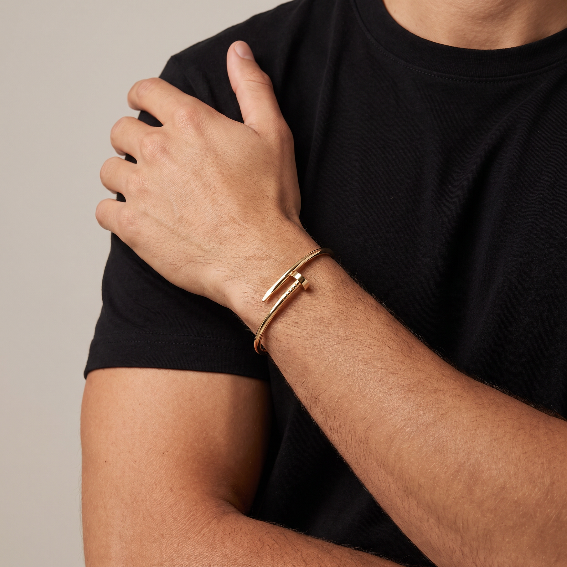 Signature Nail Armband goud - gedragen