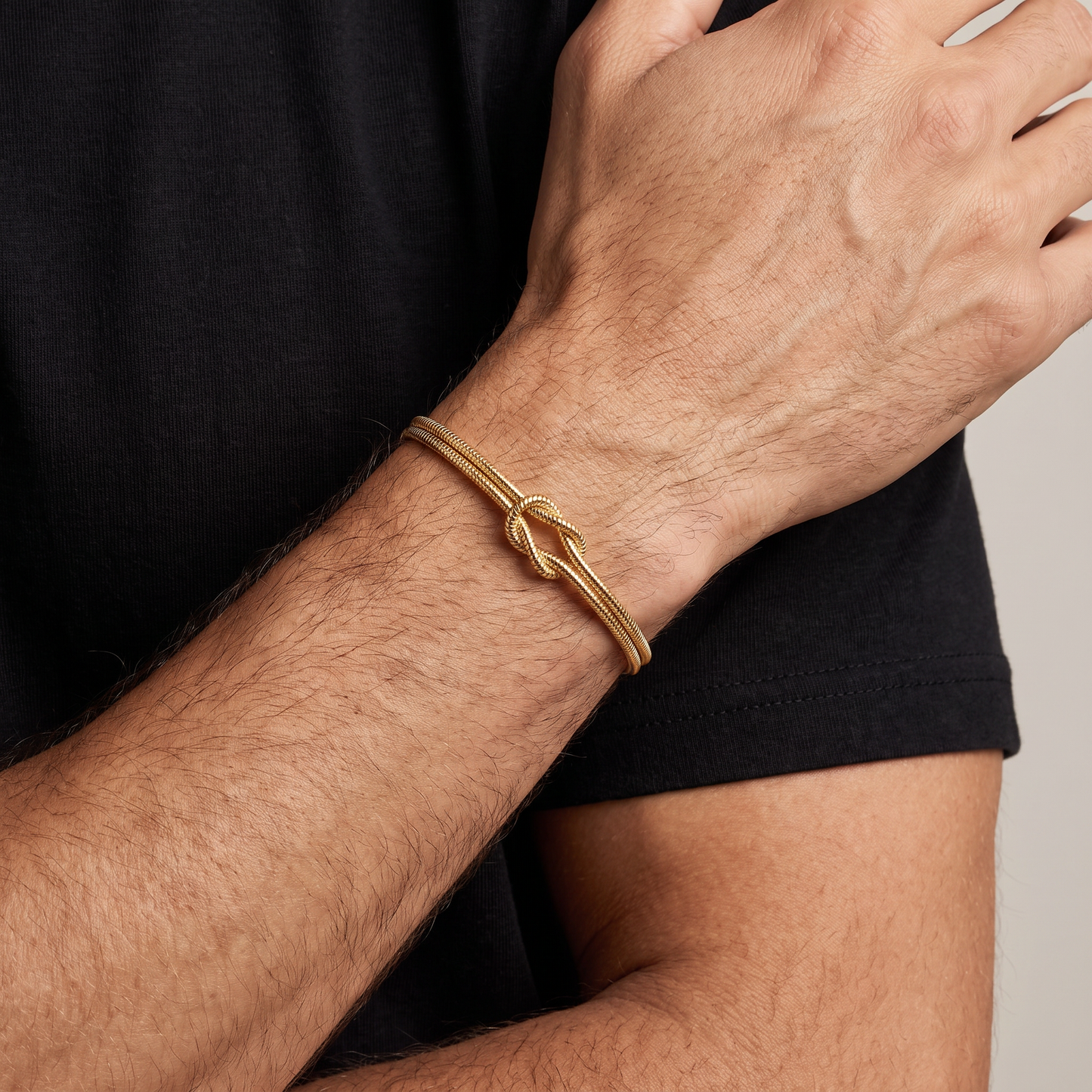 Never Ending Bracelet goud - gedragen