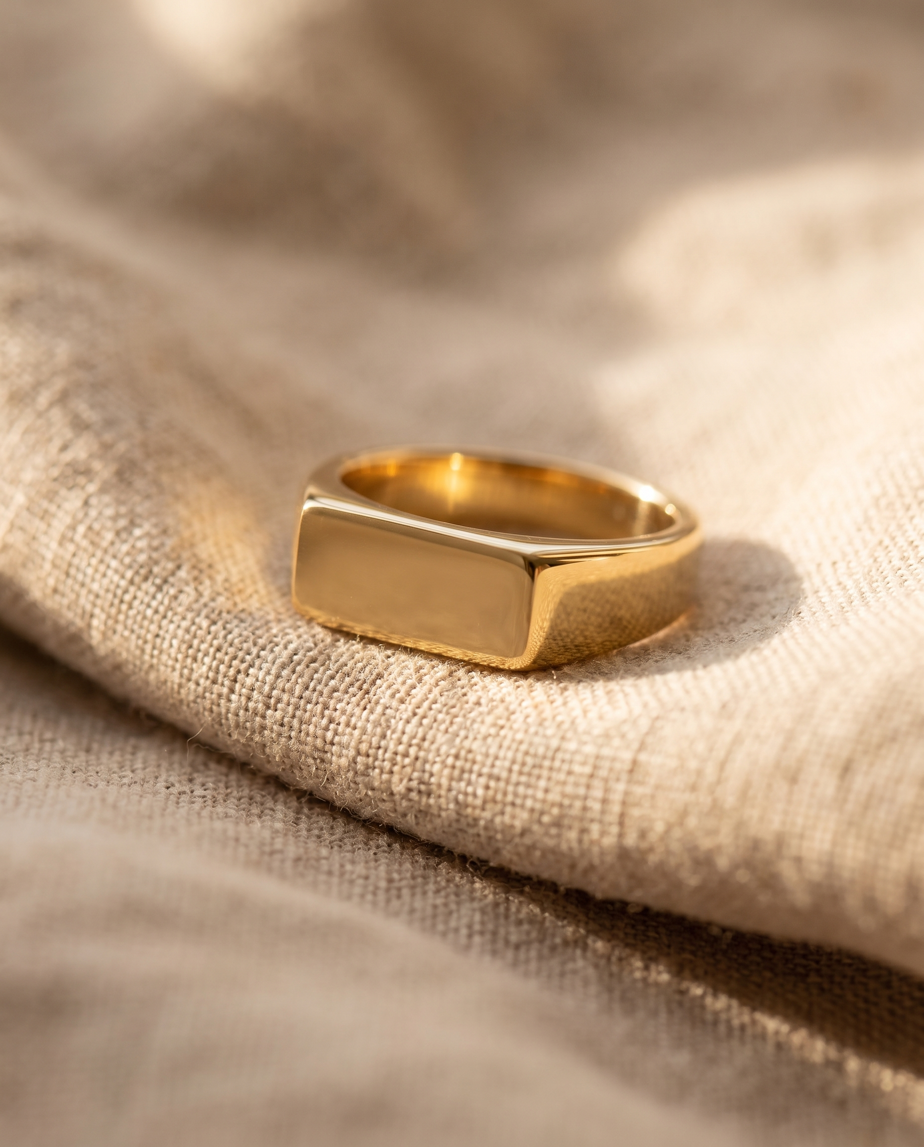 Rectangle Signet Ring (Gold) - Macro