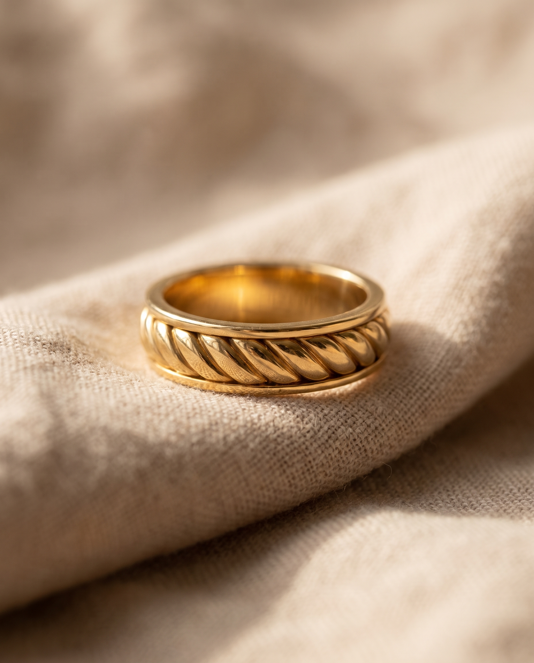 Rope Ring (Gold) - Macro