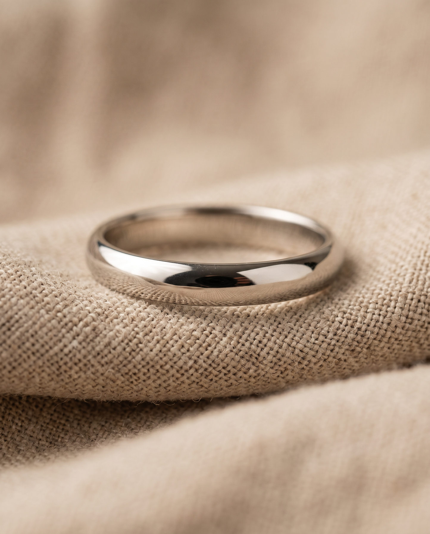 Round Band Ring (Silver) - Macro