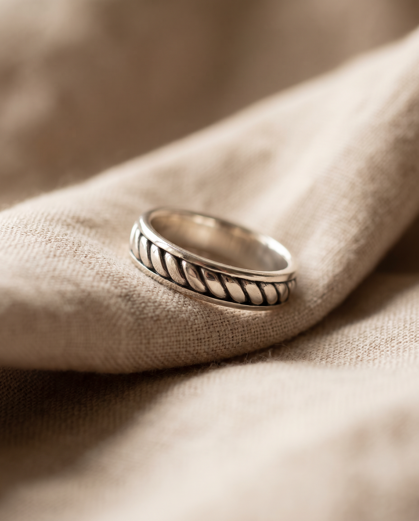 Rope Ring (Silver) - Macro